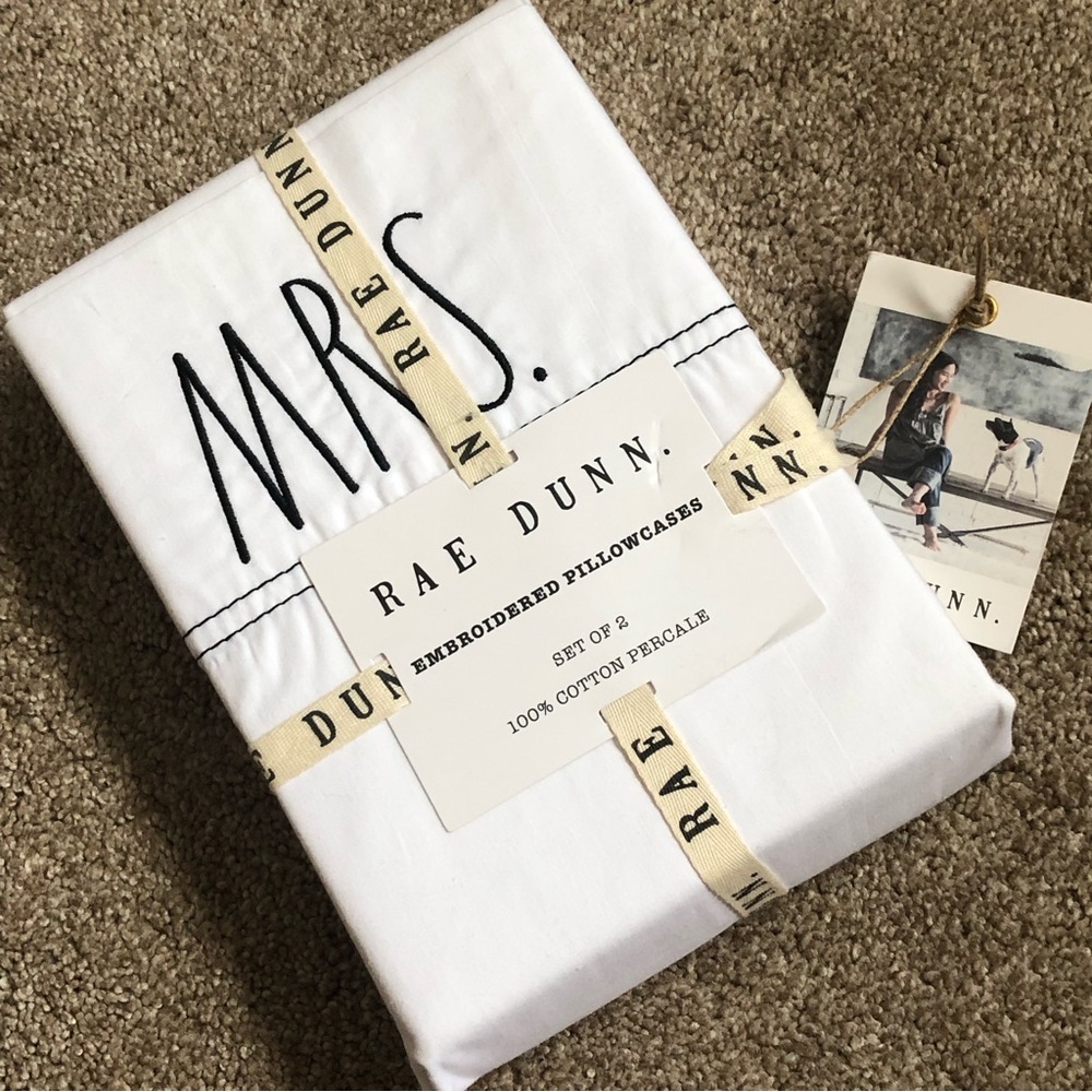 NWT Rae Dunn Mr. & Mrs. embroidered pillowcases set of 2 - 100% cotton percale - Picture 3 of 5